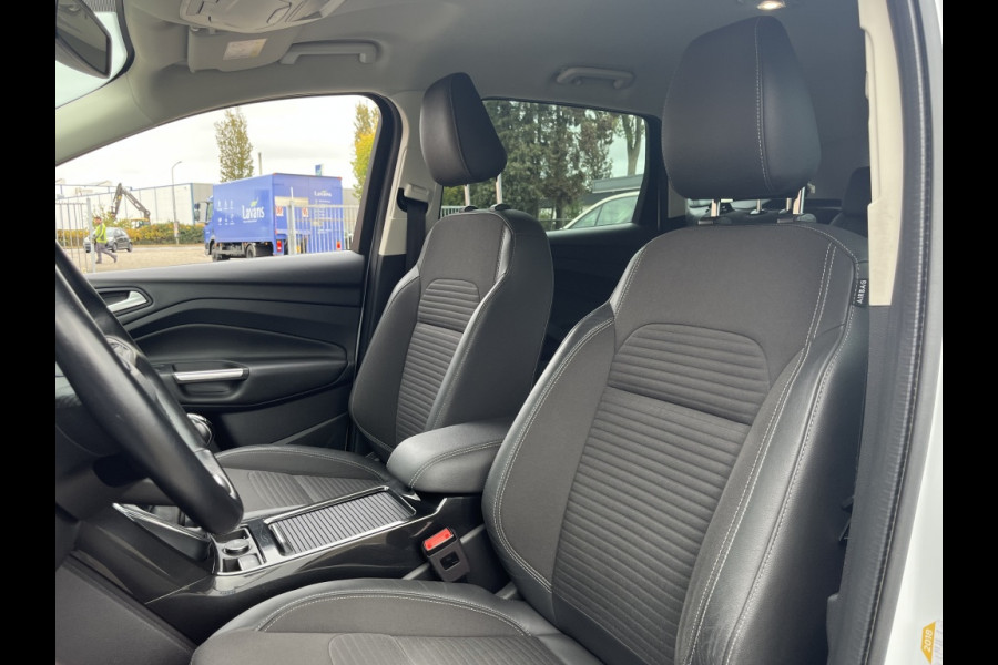 Ford Kuga 1.5 EcoB. Titanium 150pk/Inklapbare Trekhaak/WinterPack etc. Ford Kuga 1.5 EcoB. Titanium 150pk/Inklapbare Trekhaak/WinterPack etc.