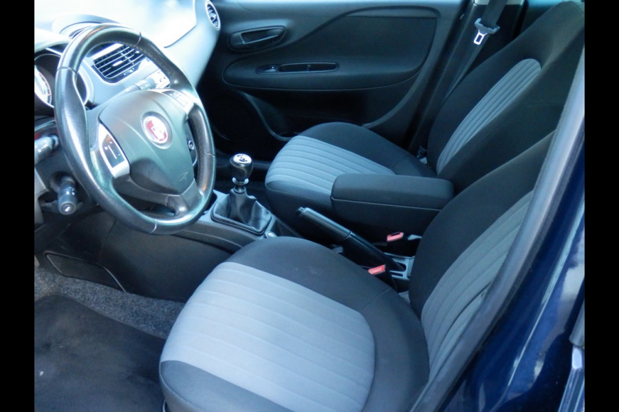 Fiat Punto 100pk Sempre 5drs | Trekhaak | Aut. airco | Nav. | 100% dealer