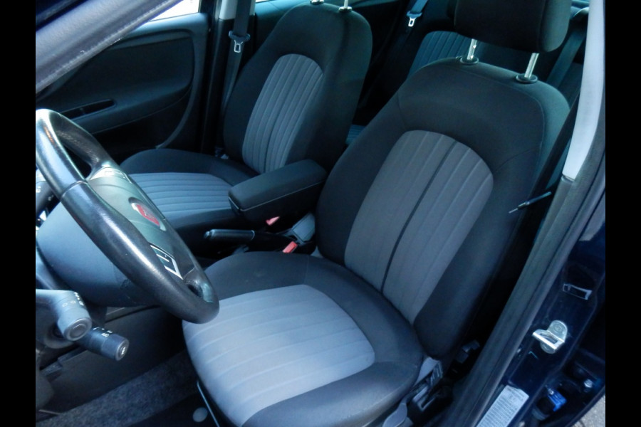 Fiat Punto 100pk Sempre 5drs | Trekhaak | Aut. airco | Nav. | 100% dealer