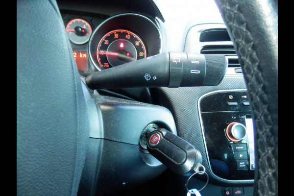 Fiat Punto 100pk Sempre 5drs | Trekhaak | Aut. airco | Nav. | 100% dealer