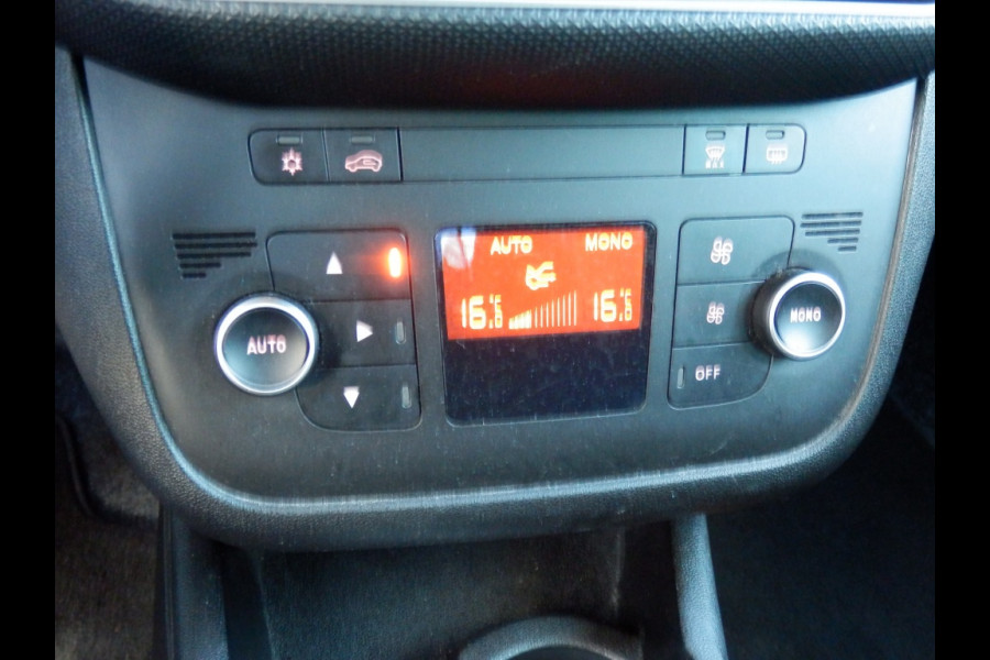 Fiat Punto 100pk Sempre 5drs | Trekhaak | Aut. airco | Nav. | 100% dealer