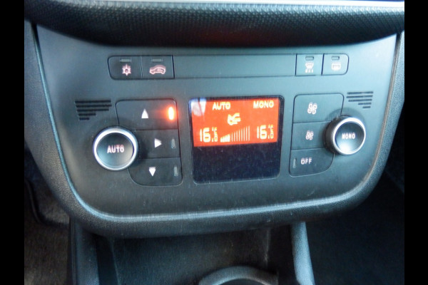 Fiat Punto 100pk Sempre 5drs | Trekhaak | Aut. airco | Nav. | 100% dealer