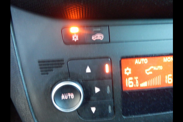 Fiat Punto 100pk Sempre 5drs | Trekhaak | Aut. airco | Nav. | 100% dealer