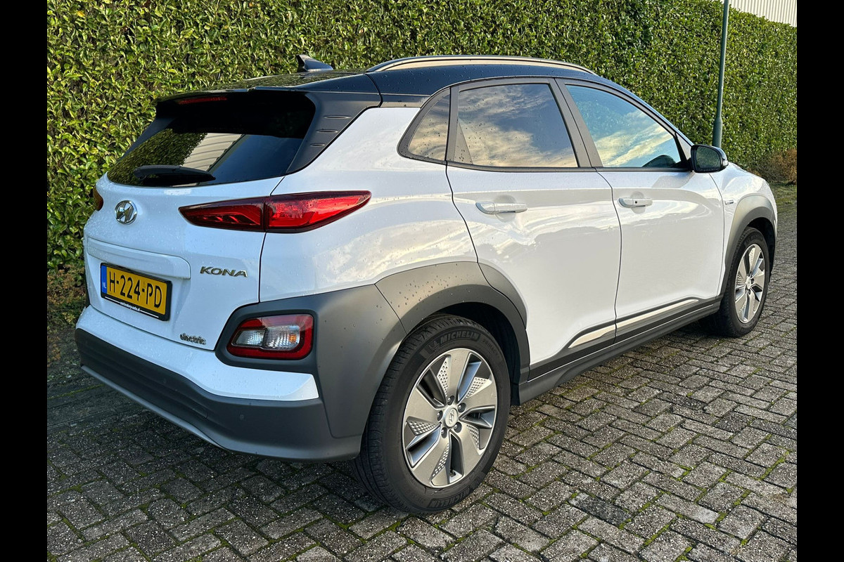 Hyundai Kona EV Premium 64 kWh 3 fase | Leder | Two Tone Black | Climate | occasion Hyundai Kona EV Premium 64 kWh 3 fase | Leder | Two Tone Black | Climate | occasion