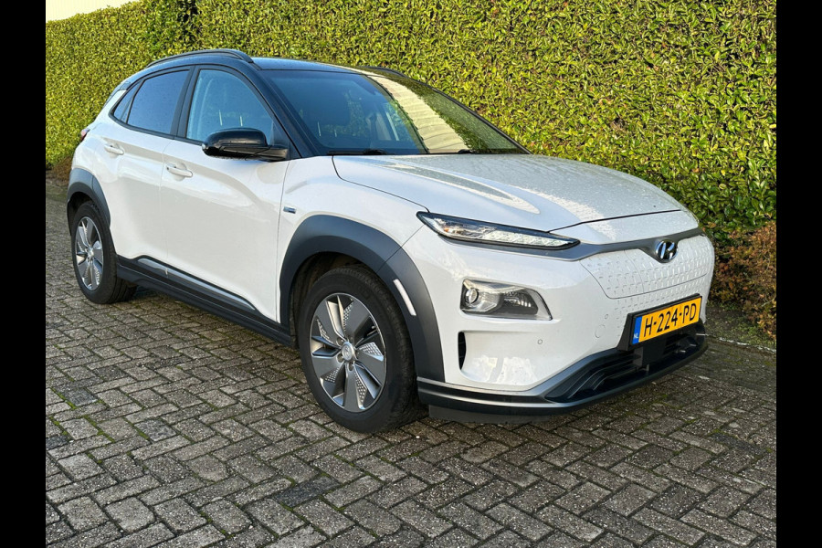 Hyundai Kona EV Premium 64 kWh 3 fase | Leder | Two Tone Black | Climate | occasion Hyundai Kona EV Premium 64 kWh 3 fase | Leder | Two Tone Black | Climate | occasion