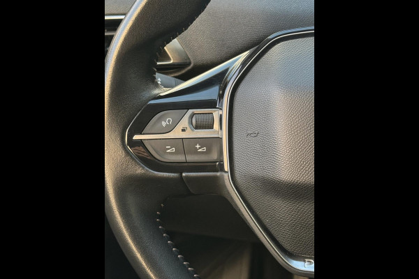 Peugeot 5008 1.2 PureTech Active Pack 7 Persoons - Navigatie/Apple CarPlay I Airco I LED I PDC I Sport velgen I-Dealer onderhouden Peugeot 5008 1.2 PureTech Active Pack 7 Persoons - Navigatie/Apple CarPlay I Airco I LED I PDC I Sport velgen I-Dealer onderhouden