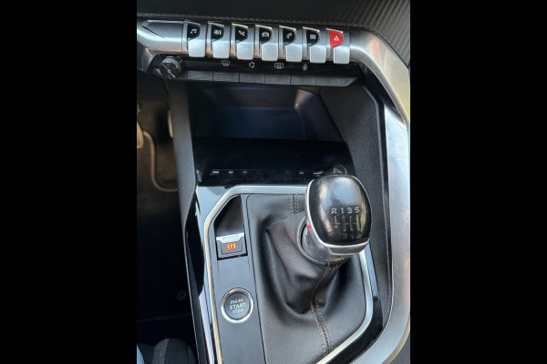 Peugeot 5008 1.2 PureTech Active Pack 7 Persoons - Navigatie/Apple CarPlay I Airco I LED I PDC I Sport velgen I-Dealer onderhouden Peugeot 5008 1.2 PureTech Active Pack 7 Persoons - Navigatie/Apple CarPlay I Airco I LED I PDC I Sport velgen I-Dealer onderhouden