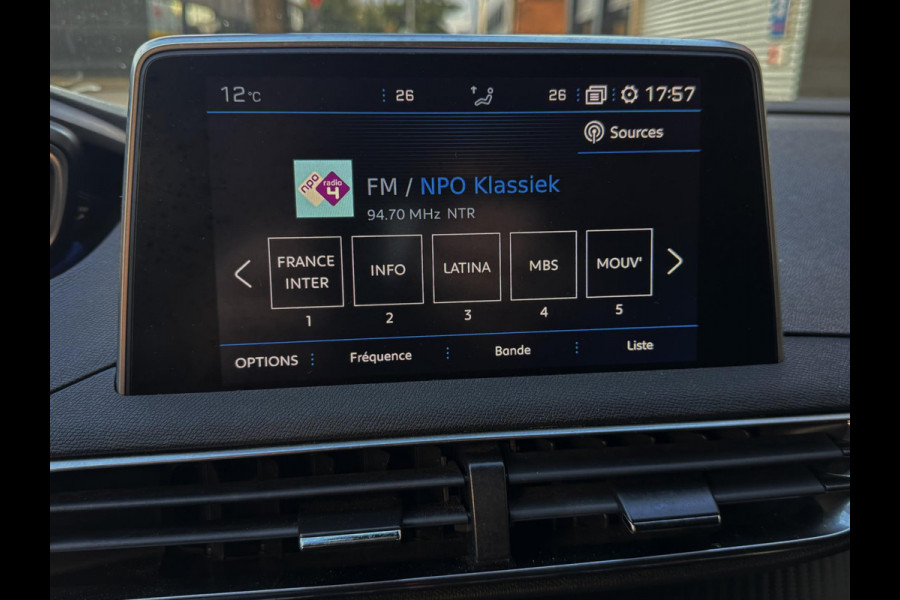 Peugeot 5008 1.2 PureTech Active Pack 7 Persoons - Navigatie/Apple CarPlay I Airco I LED I PDC I Sport velgen I-Dealer onderhouden Peugeot 5008 1.2 PureTech Active Pack 7 Persoons - Navigatie/Apple CarPlay I Airco I LED I PDC I Sport velgen I-Dealer onderhouden