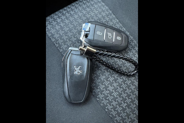 Peugeot 5008 1.2 PureTech Active Pack 7 Persoons - Navigatie/Apple CarPlay I Airco I LED I PDC I Sport velgen I-Dealer onderhouden Peugeot 5008 1.2 PureTech Active Pack 7 Persoons - Navigatie/Apple CarPlay I Airco I LED I PDC I Sport velgen I-Dealer onderhouden