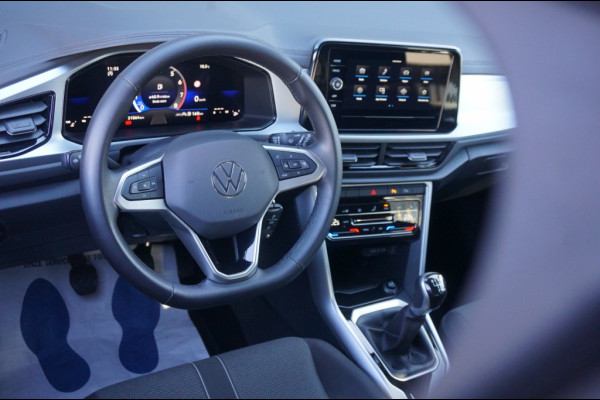 Volkswagen T-Roc 115PK Life Edition CLIMA | STOELVERWARMING | PARK.SENS | CARPLAY Volkswagen T-Roc 115PK Life Edition CLIMA | STOELVERWARMING | PARK.SENS | CARPLAY