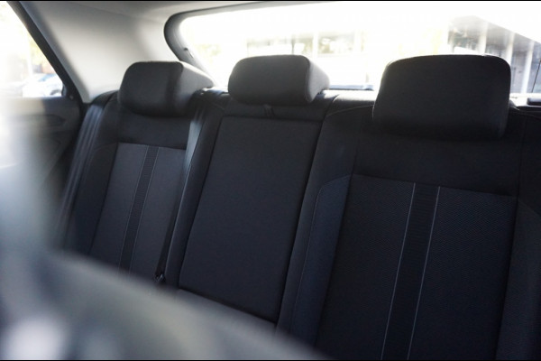 Volkswagen T-Roc 115PK Life Edition CLIMA | STOELVERWARMING | PARK.SENS | CARPLAY Volkswagen T-Roc 115PK Life Edition CLIMA | STOELVERWARMING | PARK.SENS | CARPLAY