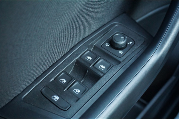 Volkswagen T-Roc 115PK Life Edition CLIMA | STOELVERWARMING | PARK.SENS | CARPLAY Volkswagen T-Roc 115PK Life Edition CLIMA | STOELVERWARMING | PARK.SENS | CARPLAY