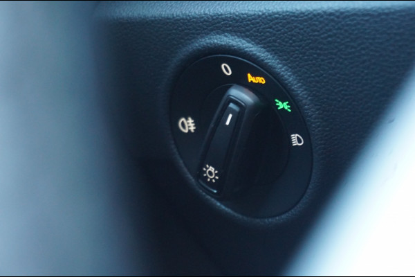 Volkswagen T-Roc 115PK Life Edition CLIMA | STOELVERWARMING | PARK.SENS | CARPLAY Volkswagen T-Roc 115PK Life Edition CLIMA | STOELVERWARMING | PARK.SENS | CARPLAY