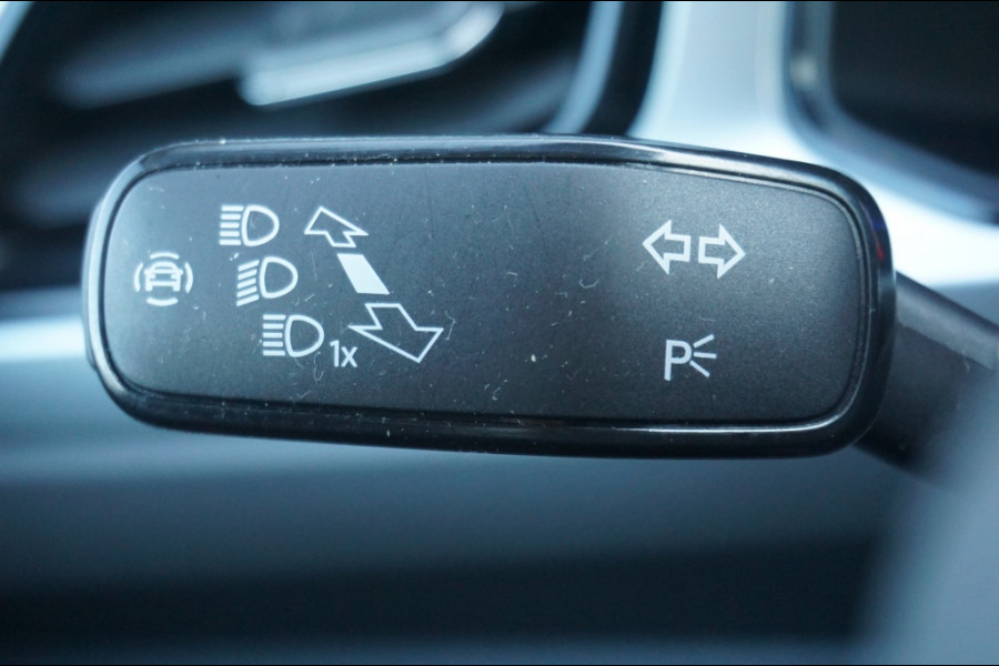 Volkswagen T-Roc 115PK Life Edition CLIMA | STOELVERWARMING | PARK.SENS | CARPLAY Volkswagen T-Roc 115PK Life Edition CLIMA | STOELVERWARMING | PARK.SENS | CARPLAY