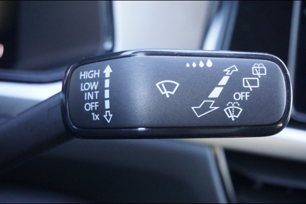 Volkswagen T-Roc 115PK Life Edition CLIMA | STOELVERWARMING | PARK.SENS | CARPLAY Volkswagen T-Roc 115PK Life Edition CLIMA | STOELVERWARMING | PARK.SENS | CARPLAY