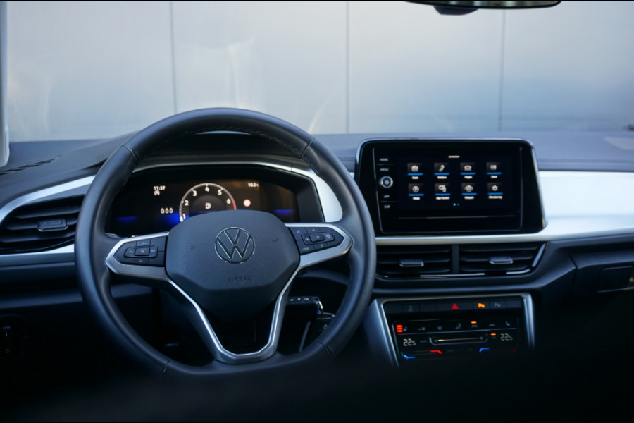 Volkswagen T-Roc 115PK Life Edition CLIMA | STOELVERWARMING | PARK.SENS | CARPLAY Volkswagen T-Roc 115PK Life Edition CLIMA | STOELVERWARMING | PARK.SENS | CARPLAY