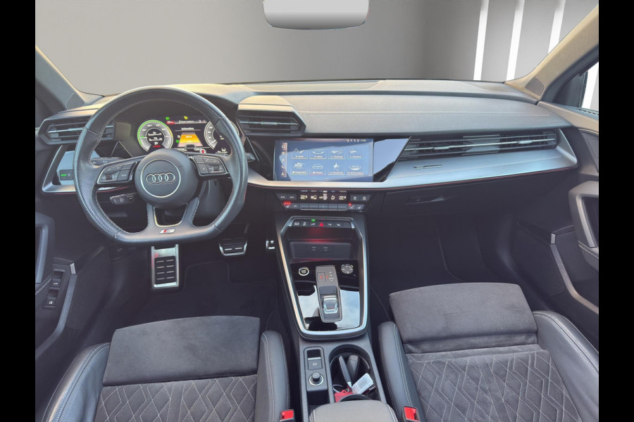 Audi A3 Sportback 45 TFSI e S edition Competition | Sfeer | Stoelverw. | Camera | B&O | Keyless | Carplay | Audi A3 Sportback 45 TFSI e S edition Competition | Sfeer | Stoelverw. | Camera | B&O | Keyless | Carplay |
