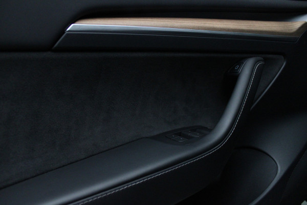Tesla Model 3 RWD Autopilot ACC Stuurverwarm. PDC Leer Navi Panoramadak 360° Elektr. achterklep Stoelverwarming voor & achter Climate voor & achter LM velgen BTW auto! Nieuw!