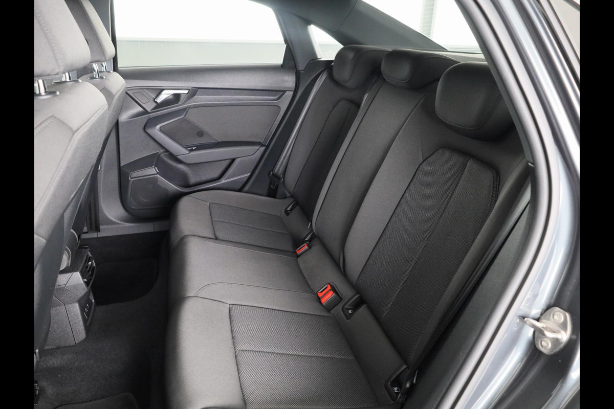 Audi A3 Limousine 30 TFSI Pro Line 110pk S-tronic | Stoelverwarming | 18 inch Lichtmetalen velgen | Cruise controle | Navigatie via App Audi A3 Limousine 30 TFSI Pro Line 110pk S-tronic | Stoelverwarming | 18 inch Lichtmetalen velgen | Cruise controle | Navigatie via App