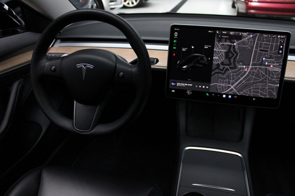 Tesla Model 3 RWD Autopilot ACC Stuurverwarm. PDC Leer Navi Panoramadak 360° Elektr. achterklep Stoelverwarming voor & achter Climate voor & achter LM velgen BTW auto! Nieuw! Tesla Model 3 RWD Autopilot ACC Stuurverwarm. PDC Leer Navi Panoramadak 360° Elektr. achterklep Stoelverwarming voor & achter Climate voor & achter LM velgen BTW auto! Nieuw!