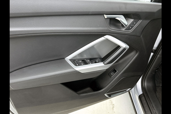 Audi Q3 35 TFSI Pro Line business(Goed OnderH, Navi, B&O, StoelV, Parkeersensoren, Leder, Cruise Con, Etc) Audi Q3 35 TFSI Pro Line business(Goed OnderH, Navi, B&O, StoelV, Parkeersensoren, Leder, Cruise Con, Etc)