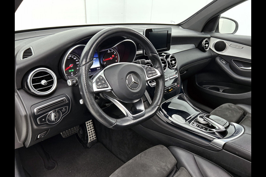 Mercedes-Benz GLC Coupé 250 AMG 4Matic Ambition(NL-auto, Navi, Panorama, Carplay, Camera, PDC V+A, Cruise Con, Etc) Mercedes-Benz GLC Coupé 250 AMG 4Matic Ambition(NL-auto, Navi, Panorama, Carplay, Camera, PDC V+A, Cruise Con, Etc)