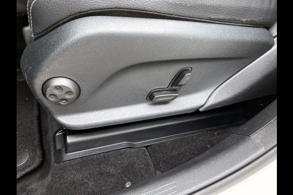 Mercedes-Benz GLC Coupé 250 AMG 4Matic Ambition(NL-auto, Navi, Panorama, Carplay, Camera, PDC V+A, Cruise Con, Etc) Mercedes-Benz GLC Coupé 250 AMG 4Matic Ambition(NL-auto, Navi, Panorama, Carplay, Camera, PDC V+A, Cruise Con, Etc)