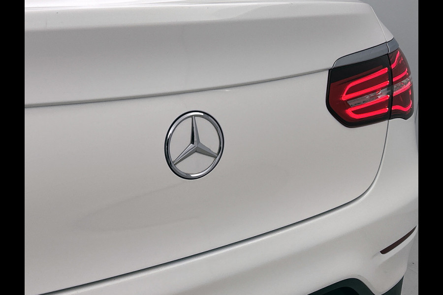 Mercedes-Benz GLC Coupé 250 AMG 4Matic Ambition(NL-auto, Navi, Panorama, Carplay, Camera, PDC V+A, Cruise Con, Etc) Mercedes-Benz GLC Coupé 250 AMG 4Matic Ambition(NL-auto, Navi, Panorama, Carplay, Camera, PDC V+A, Cruise Con, Etc)