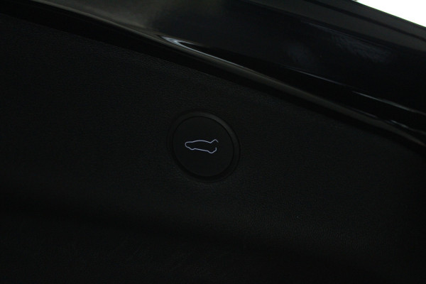 Tesla Model 3 RWD Nieuw! Autopilot ACC Stuurverwarm. PDC Leer Navi Panoramadak 360° Elektr. achterklep Stoelverwarming voor & achter Climate voor & achter LM velgen BTW auto! Nieuw! Tesla Model 3 RWD Nieuw! Autopilot ACC Stuurverwarm. PDC Leer Navi Panoramadak 360° Elektr. achterklep Stoelverwarming voor & achter Climate voor & achter LM velgen BTW auto! Nieuw!