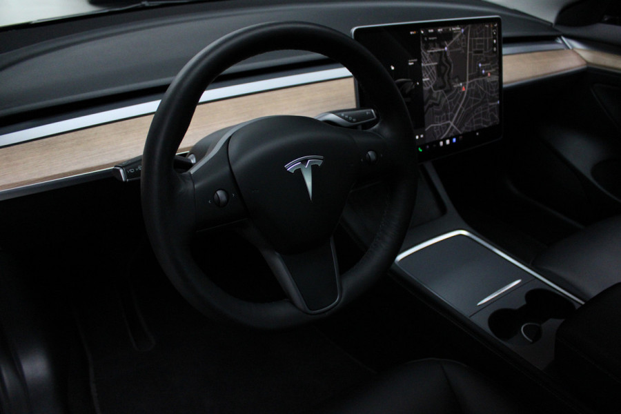 Tesla Model 3 RWD Nieuw! Autopilot ACC Stuurverwarm. PDC Leer Navi Panoramadak 360° Elektr. achterklep Stoelverwarming voor & achter Climate voor & achter LM velgen BTW auto! Nieuw! Tesla Model 3 RWD Nieuw! Autopilot ACC Stuurverwarm. PDC Leer Navi Panoramadak 360° Elektr. achterklep Stoelverwarming voor & achter Climate voor & achter LM velgen BTW auto! Nieuw!
