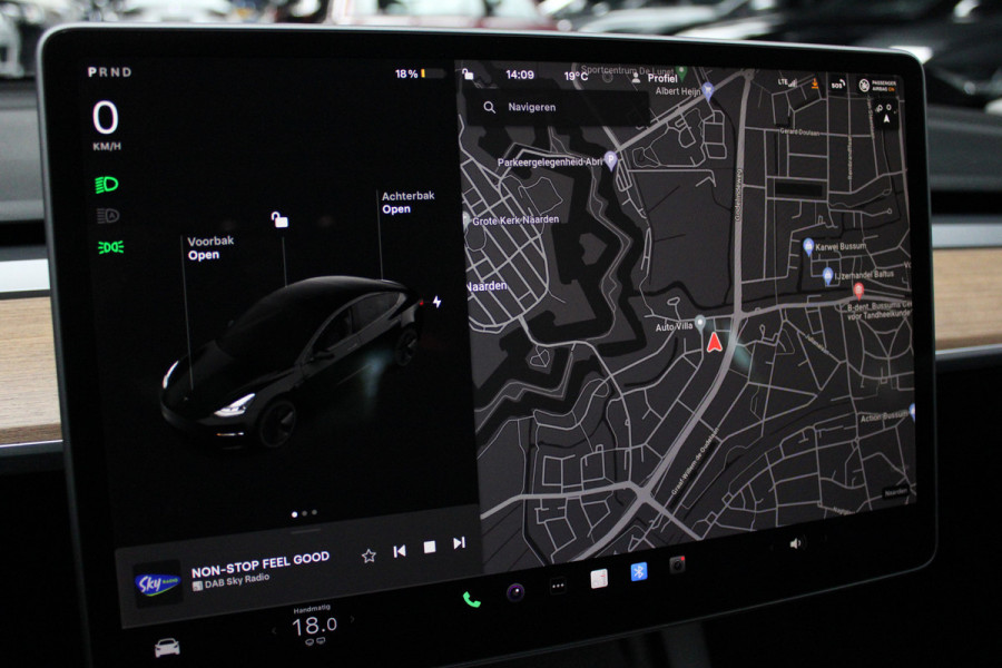 Tesla Model 3 RWD Nieuw! Autopilot ACC Stuurverwarm. PDC Leer Navi Panoramadak 360° Elektr. achterklep Stoelverwarming voor & achter Climate voor & achter LM velgen BTW auto! Nieuw! Tesla Model 3 RWD Nieuw! Autopilot ACC Stuurverwarm. PDC Leer Navi Panoramadak 360° Elektr. achterklep Stoelverwarming voor & achter Climate voor & achter LM velgen BTW auto! Nieuw!