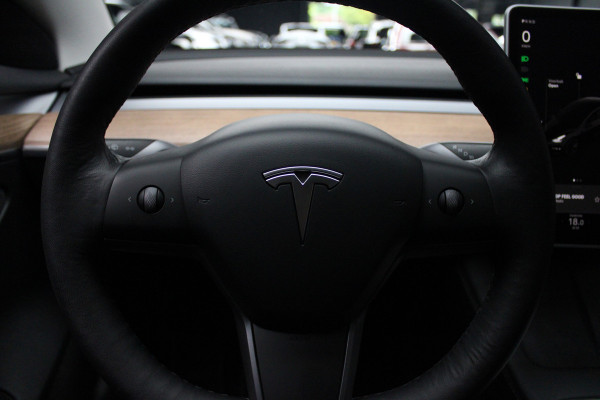 Tesla Model 3 RWD Autopilot ACC Stuurverwarm. PDC Leer Navi Panoramadak 360° Elektr. achterklep Stoelverwarming voor & achter Climate voor & achter LM velgen BTW auto! Nieuw! Tesla Model 3 RWD Autopilot ACC Stuurverwarm. PDC Leer Navi Panoramadak 360° Elektr. achterklep Stoelverwarming voor & achter Climate voor & achter LM velgen BTW auto! Nieuw!