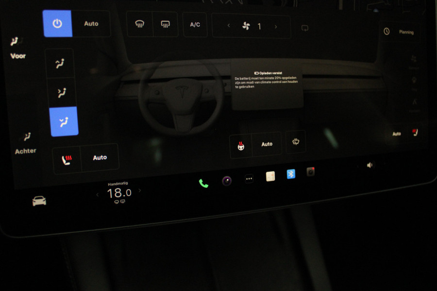 Tesla Model 3 RWD Autopilot ACC Stuurverwarm. PDC Leer Navi Panoramadak 360° Elektr. achterklep Stoelverwarming voor & achter Climate voor & achter LM velgen BTW auto! Nieuw! Tesla Model 3 RWD Autopilot ACC Stuurverwarm. PDC Leer Navi Panoramadak 360° Elektr. achterklep Stoelverwarming voor & achter Climate voor & achter LM velgen BTW auto! Nieuw!