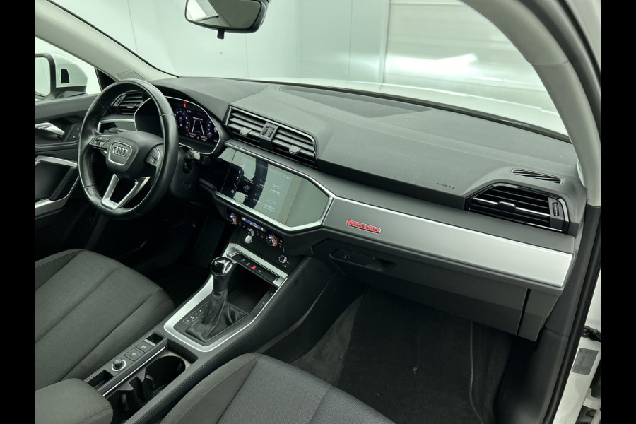 Audi Q3 40 TFSI quattro Advanced Pro S-Line (Dealer OnderH, Navi, StoelV, Parkeersensoren, Climate Con, Cruise Con, Etc) Audi Q3 40 TFSI quattro Advanced Pro S-Line (Dealer OnderH, Navi, StoelV, Parkeersensoren, Climate Con, Cruise Con, Etc)