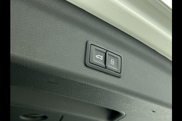 Audi Q3 40 TFSI quattro Advanced Pro S-Line (Dealer OnderH, Navi, StoelV, Parkeersensoren, Climate Con, Cruise Con, Etc) Audi Q3 40 TFSI quattro Advanced Pro S-Line (Dealer OnderH, Navi, StoelV, Parkeersensoren, Climate Con, Cruise Con, Etc)