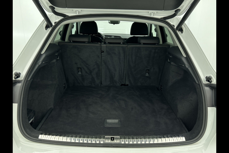 Audi Q3 40 TFSI quattro Advanced Pro S-Line (Dealer OnderH, Navi, StoelV, Parkeersensoren, Climate Con, Cruise Con, Etc) Audi Q3 40 TFSI quattro Advanced Pro S-Line (Dealer OnderH, Navi, StoelV, Parkeersensoren, Climate Con, Cruise Con, Etc)