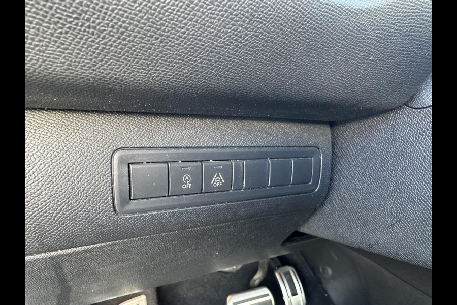 Peugeot 308 1.2 PureTech Aut8 GT-Line Black Optic Leder|CarPlay|LED|Massage|Panorama Peugeot 308 1.2 PureTech Aut8 GT-Line Black Optic Leder|CarPlay|LED|Massage|Panorama