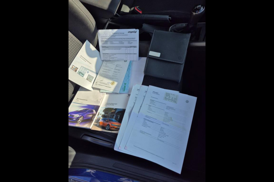 Volkswagen Polo Dealeronderhouden CarPlay Navi Dodehoekwaarschuwing Apps Stoelverwarming Volkswagen Polo Dealeronderhouden CarPlay Navi Dodehoekwaarschuwing Apps Stoelverwarming