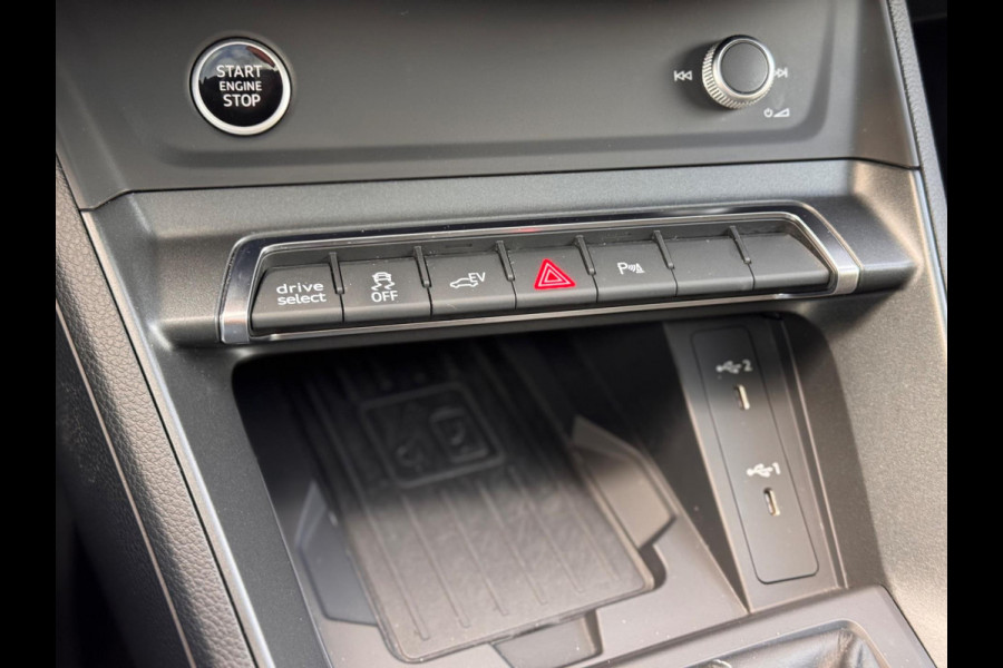 Audi Q3 Sportback 45 TFSI e S Edition Pano/Keyless/Matrix/Blindspot Audi Q3 Sportback 45 TFSI e S Edition Pano/Keyless/Matrix/Blindspot