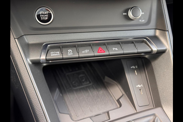 Audi Q3 Sportback 45 TFSI e S Edition Pano/Keyless/Matrix/Blindspot Audi Q3 Sportback 45 TFSI e S Edition Pano/Keyless/Matrix/Blindspot