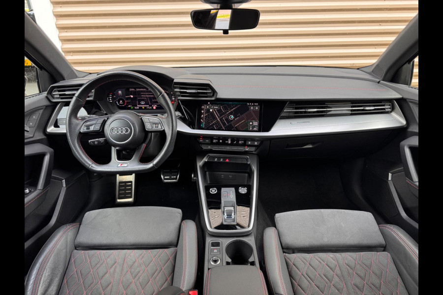 Audi A3 Sportback 35 TFSI S edition RS zetels/Keyless/Camera Audi A3 Sportback 35 TFSI S edition RS zetels/Keyless/Camera