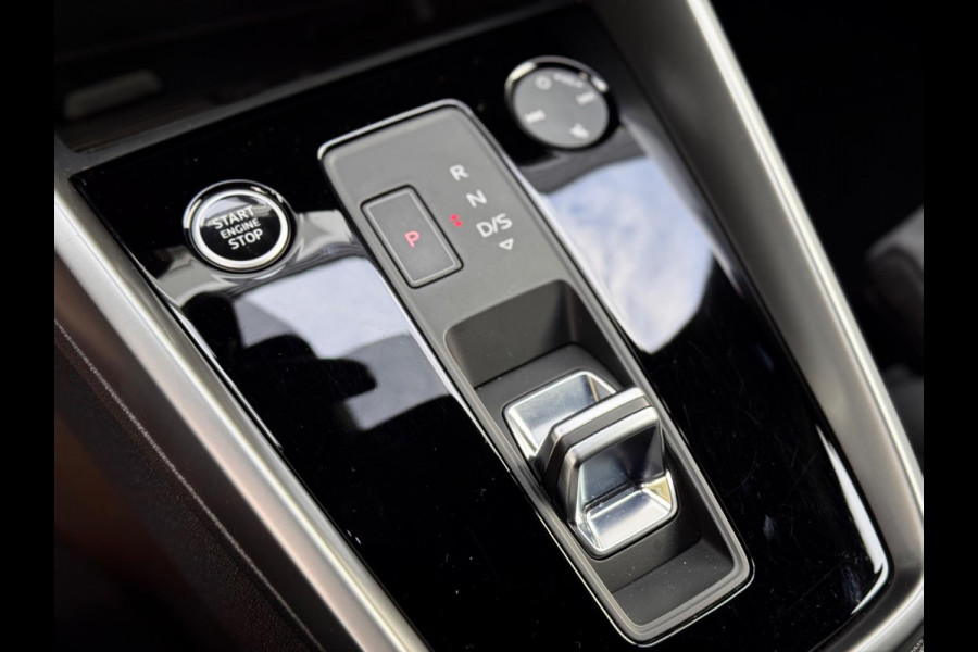 Audi A3 Sportback 35 TFSI S edition RS zetels/Keyless/Camera Audi A3 Sportback 35 TFSI S edition RS zetels/Keyless/Camera