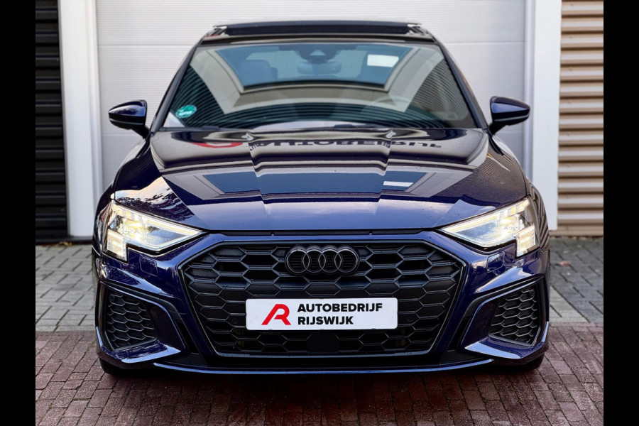 Audi A3 Sportback 45 TFSI e S3 Competition Pano/Keyless/Sfeer/RS zetels Audi A3 Sportback 45 TFSI e S3 Competition Pano/Keyless/Sfeer/RS zetels