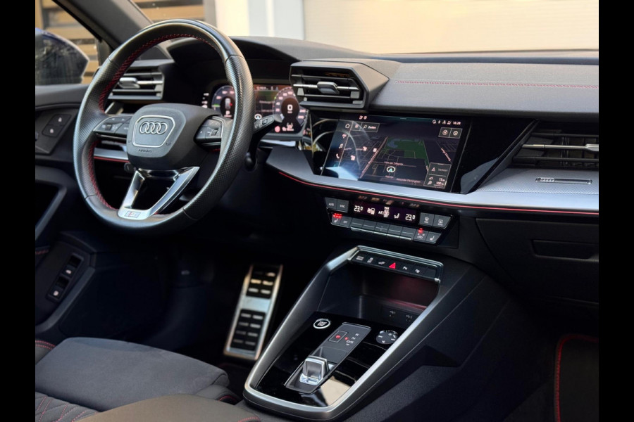 Audi A3 Sportback 45 TFSI e S3 Competition Pano/Keyless/Sfeer/RS zetels Audi A3 Sportback 45 TFSI e S3 Competition Pano/Keyless/Sfeer/RS zetels