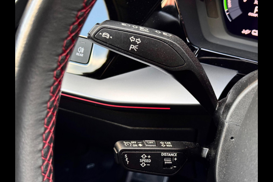 Audi A3 Sportback 45 TFSI e S3 Competition Pano/Keyless/Sfeer/RS zetels Audi A3 Sportback 45 TFSI e S3 Competition Pano/Keyless/Sfeer/RS zetels