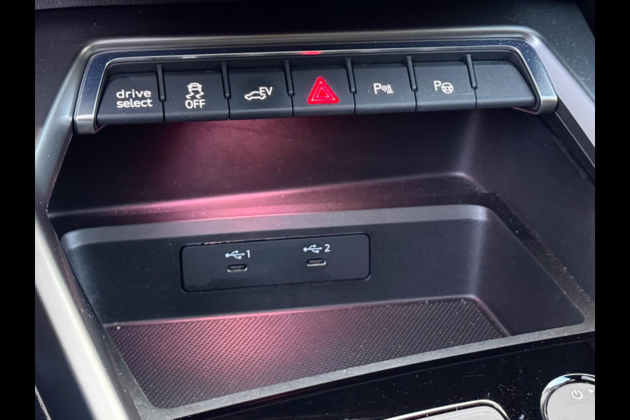 Audi A3 Sportback 45 TFSI e S3 Competition Pano/Keyless/Sfeer/RS zetels Audi A3 Sportback 45 TFSI e S3 Competition Pano/Keyless/Sfeer/RS zetels