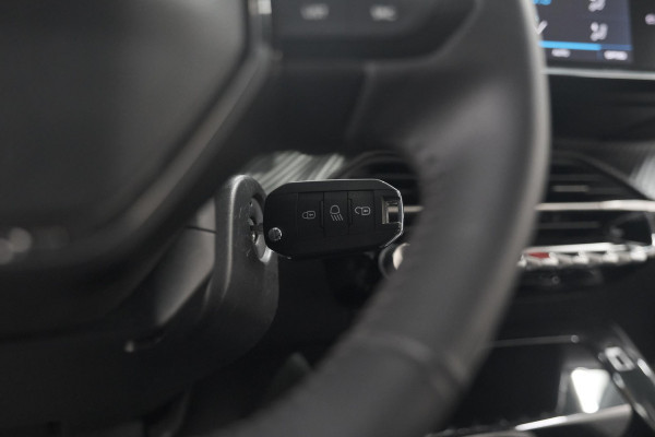 Peugeot 208 PureTech 100 EAT8 Allure Pack | Camera | Apple Carplay | Parkeersensoren | Stoelverwarming