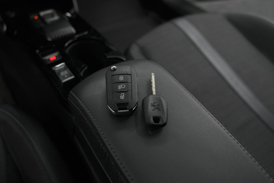 Peugeot 208 PureTech 100 EAT8 Allure Pack | Camera | Apple Carplay | Parkeersensoren | Stoelverwarming
