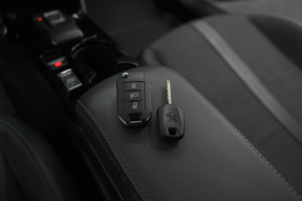 Peugeot 208 PureTech 100 EAT8 Allure Pack | Camera | Apple Carplay | Parkeersensoren | Stoelverwarming