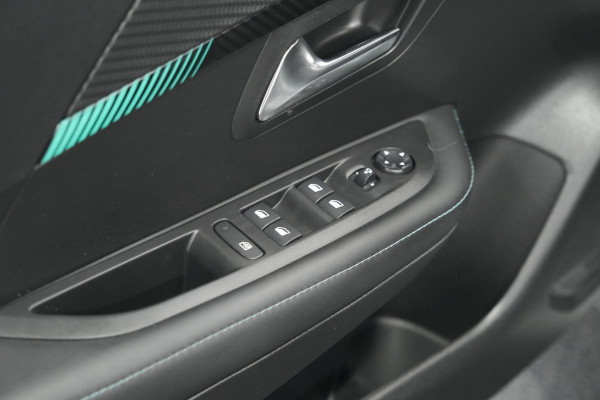 Peugeot 208 PureTech 100 EAT8 Allure Pack | Camera | Apple Carplay | Parkeersensoren | Stoelverwarming